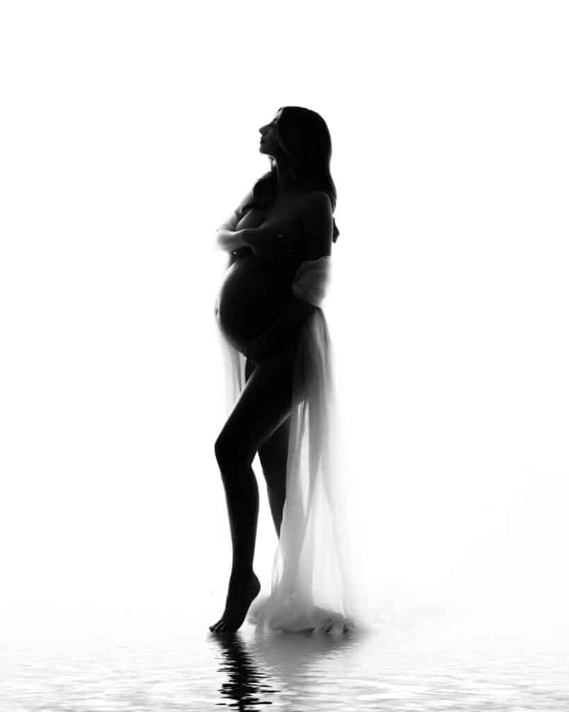 Nude Silhouette Maternity Photographer Pose For Maternity Photoshoot