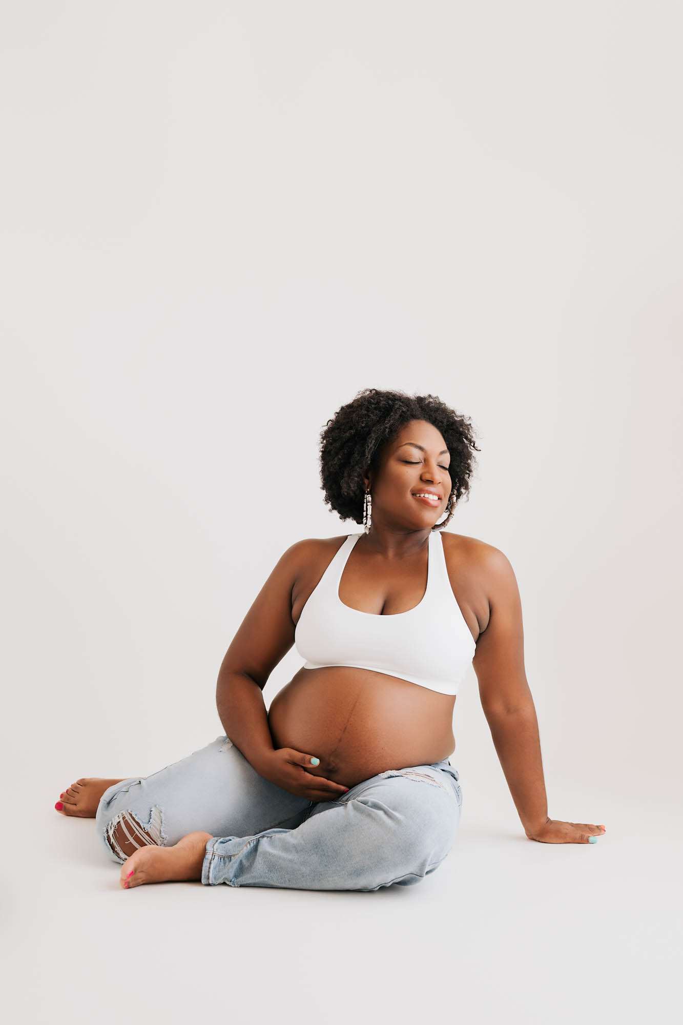 Beautiful Maternity Portrait Of Expecting Mother In White Top And Jeans – Pregnancy Photographer In Dallas Lily Hayes Photography