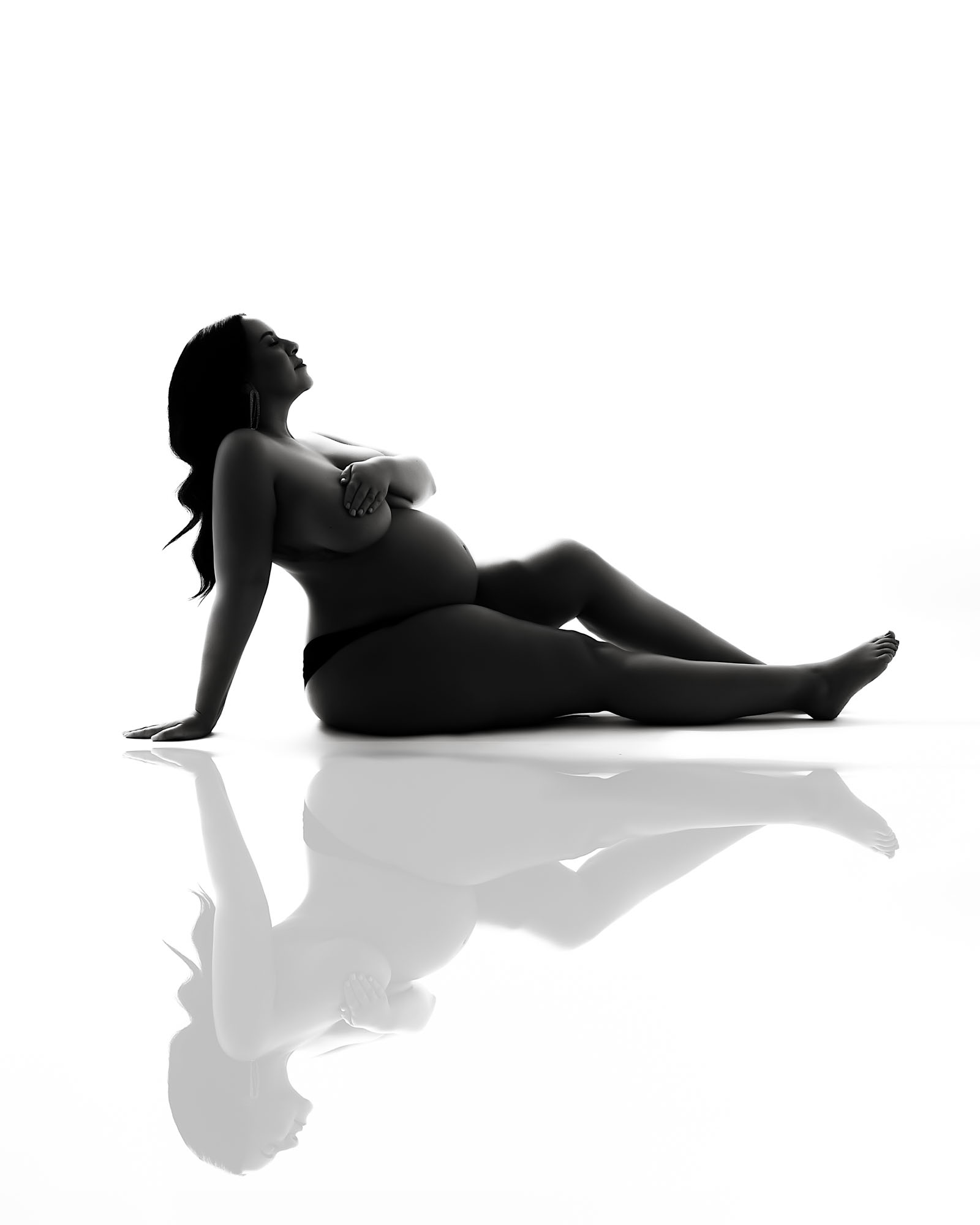 Black and white artistic maternity portrait with reflection effect in Dallas