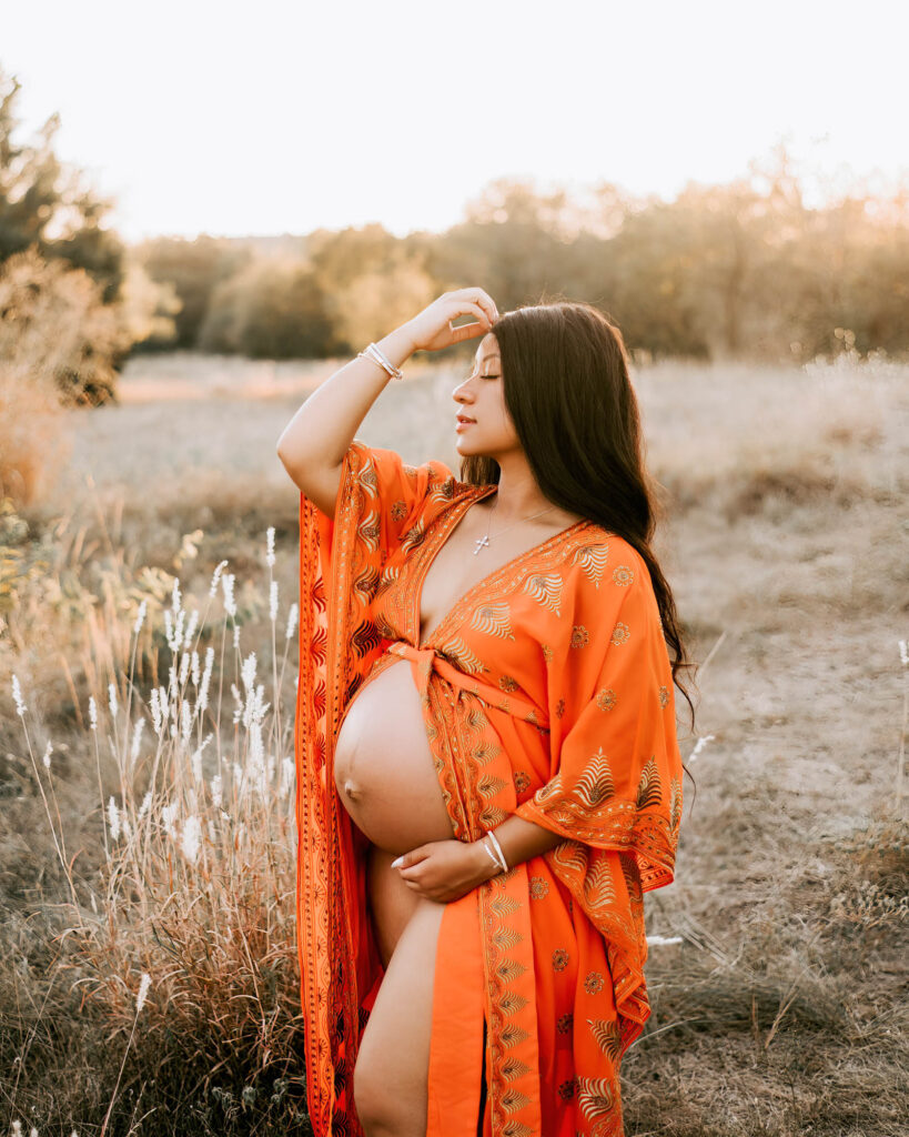 Best Maternity Poses For Natural And Elegant Portraits 8 Maternity Portrait Of Expecting Mother In Orange Gown At Sunset In Dallas Field