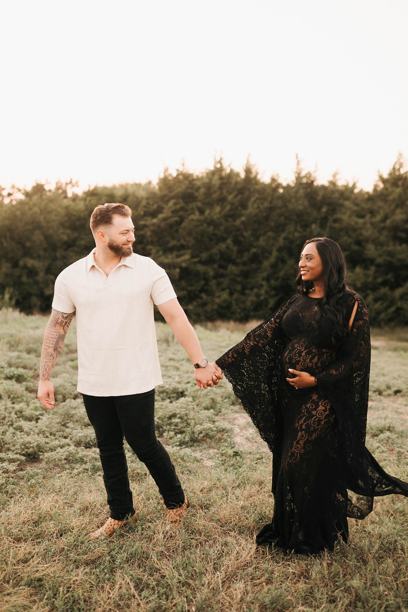 Golden Hour Maternity Photoshoot In Dallas | Lily Hayes Photography 8 Dallas Maternity Photographer Outdoor Couple Session Lily Hayes Photography 1