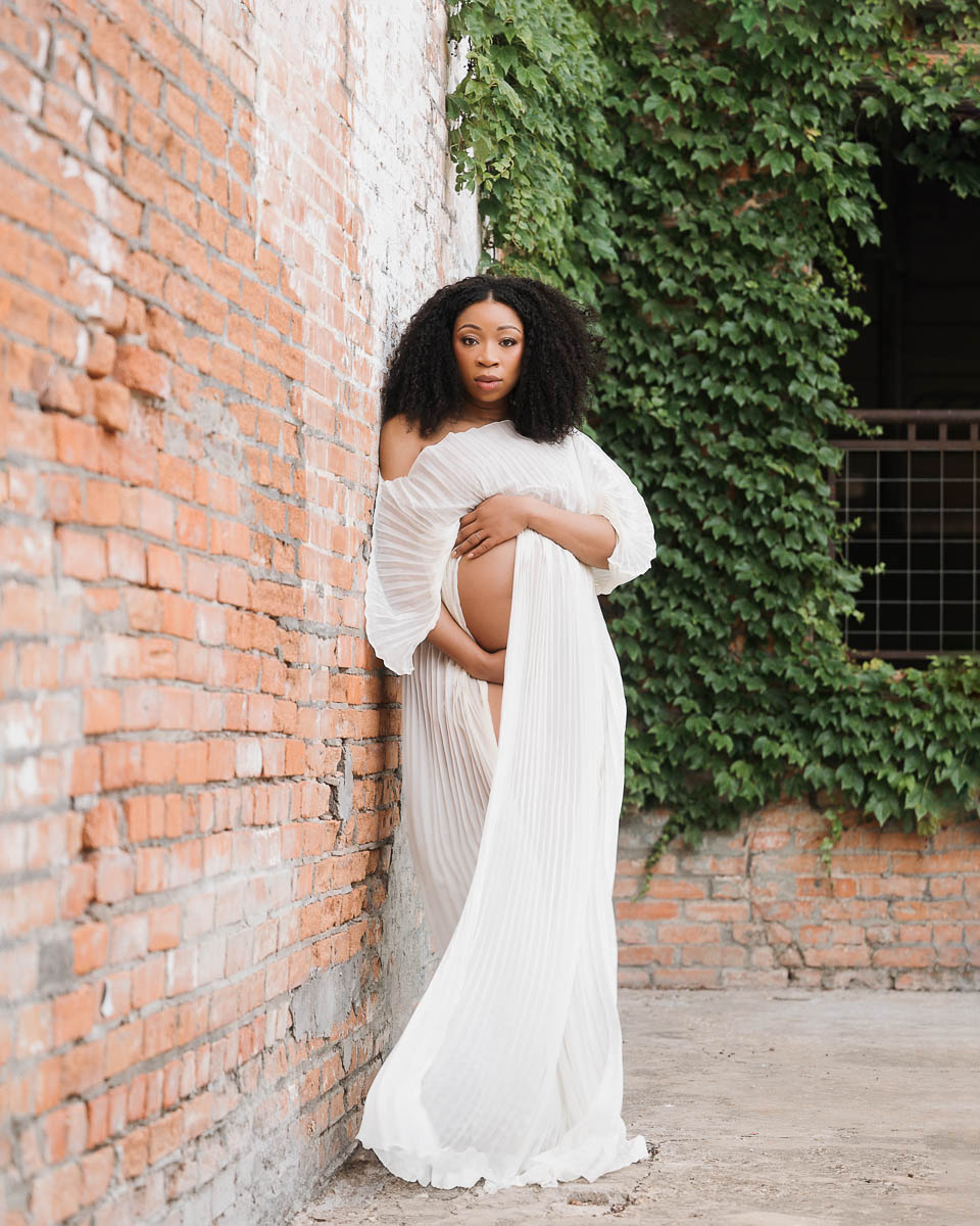Dallas Maternity Photographer | Elegant Outdoor Pregnancy Session In Dfw 8 Outdoor Maternity Session Dallas Brick Wall Elegant Portrait With Timeless Styling