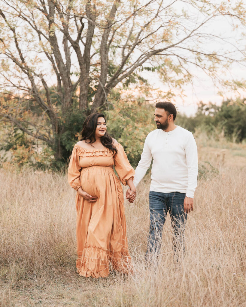 Dallas Maternity Photographer Outdoor Couple Portrait
